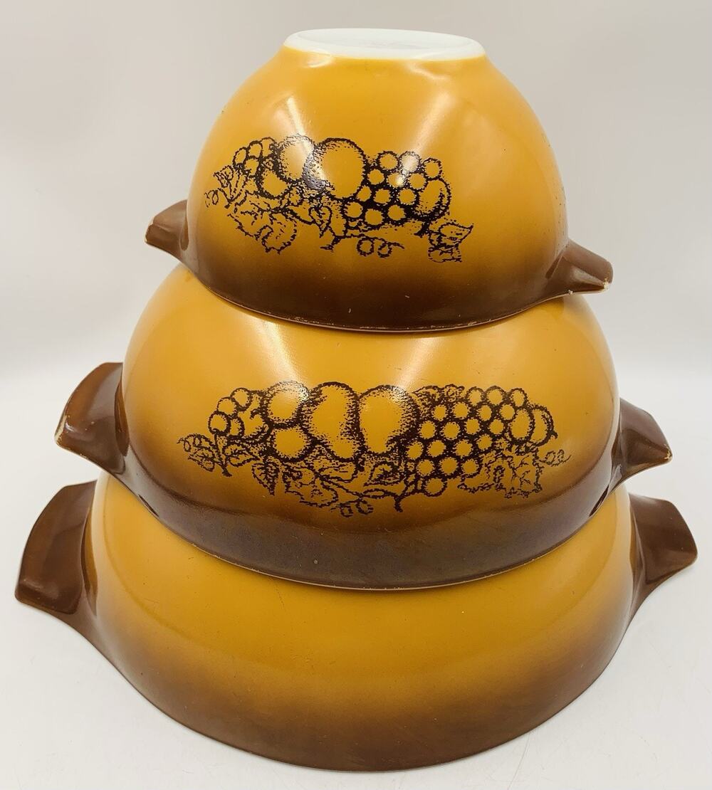 3 piece set - Vintage Pyrex Old Orchard Cinderella Nesting Mixing Bowls